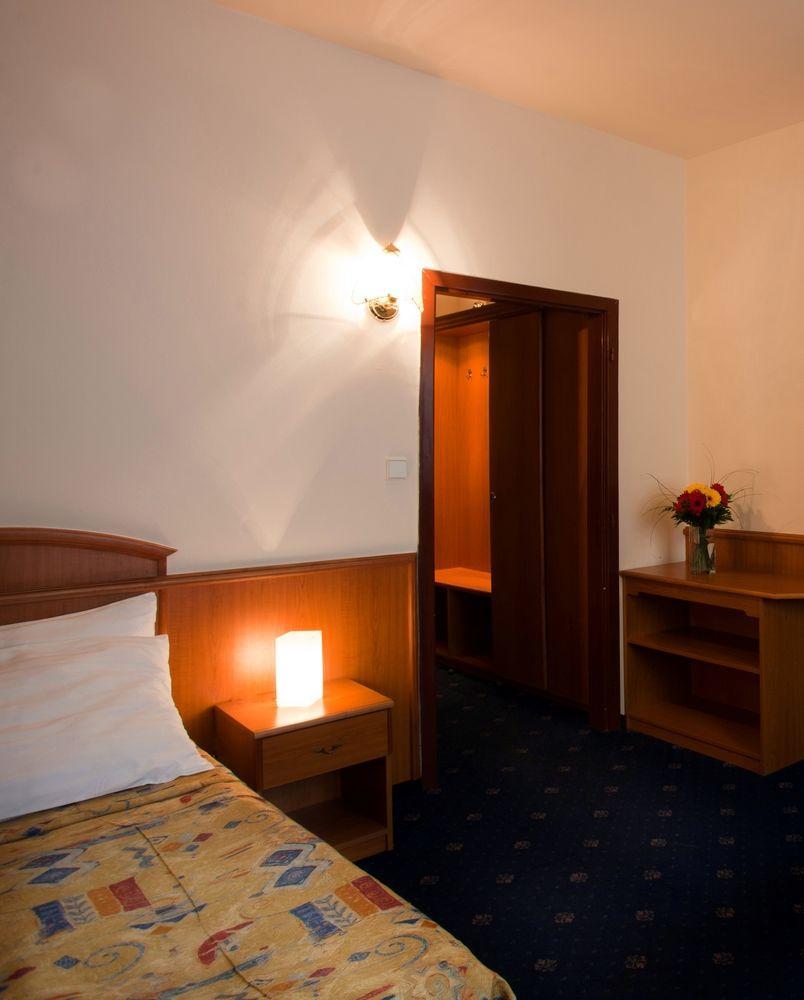Kavalir Hotel Prague Exterior photo